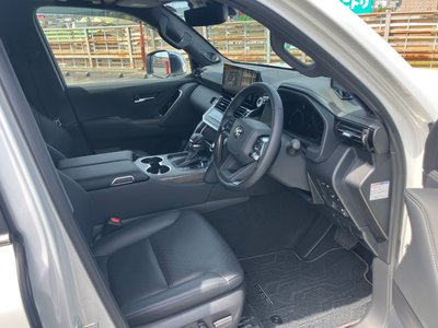 TOYOTA LAND CRUISER 300 - 9