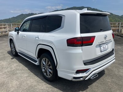 TOYOTA LAND CRUISER 300 - 8