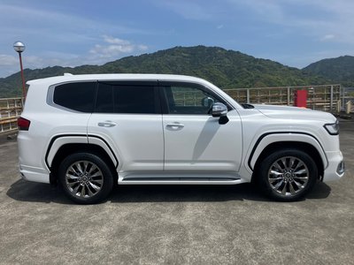 TOYOTA LAND CRUISER 300 - 5
