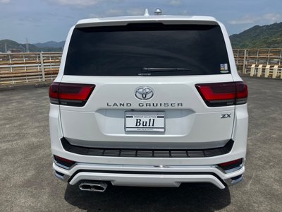 TOYOTA LAND CRUISER 300 - 7