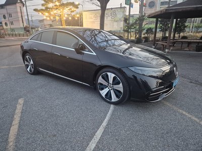 2023 Mercedes-BENZ EQS photo 2