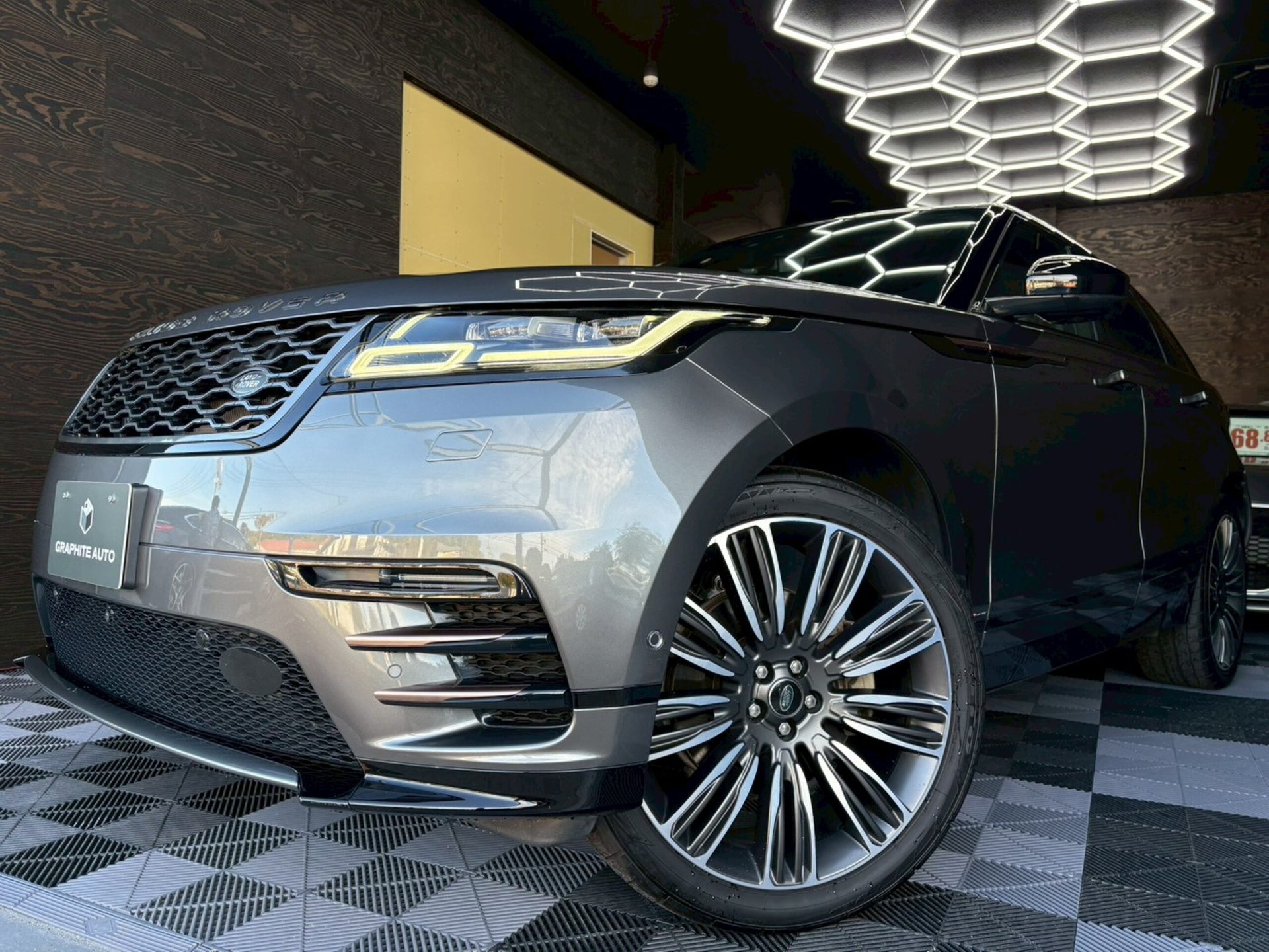 LAND ROVER RANGE ROVER VELAR - View 1