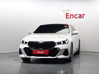 2025 BMW 5 SERIES photo 2