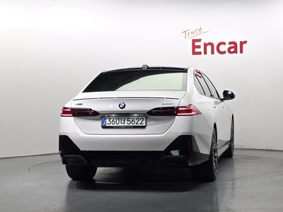 2025 BMW 5 SERIES photo 3