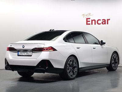 2025 BMW 5 SERIES photo 4