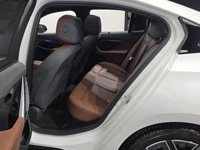 صورة مصغرة 11 لـ 2025 BMW 5 SERIES