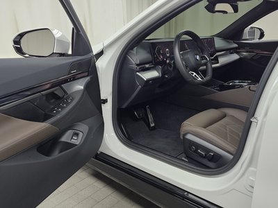 2025 BMW 5 SERIES 缩略图 13