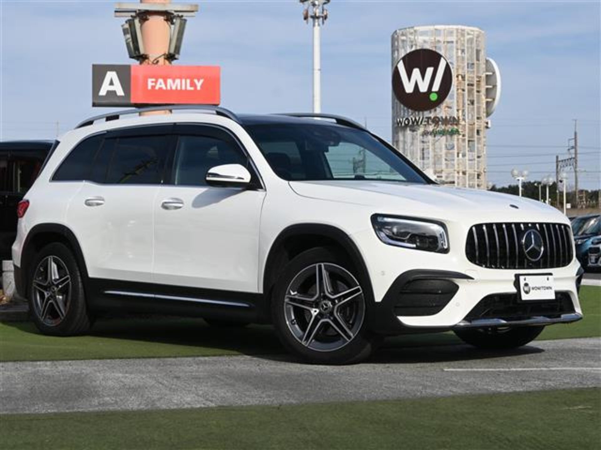 MERCEDES-BENZ GLB - View 1