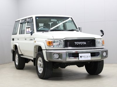 TOYOTA LAND CRUISER 70 - 2