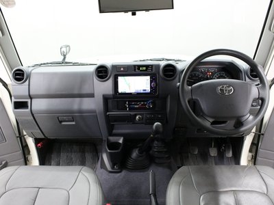 TOYOTA LAND CRUISER 70 - 3