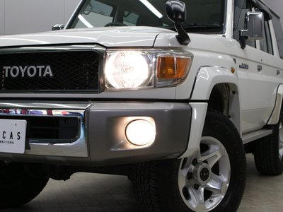 TOYOTA LAND CRUISER 70 - 4
