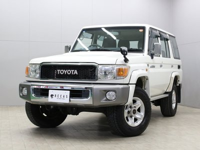 TOYOTA LAND CRUISER 70 - 1