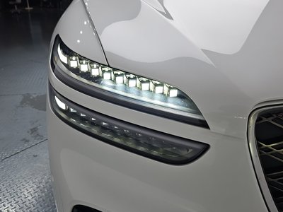 صورة 9 لـ 2024 Genesis GV70