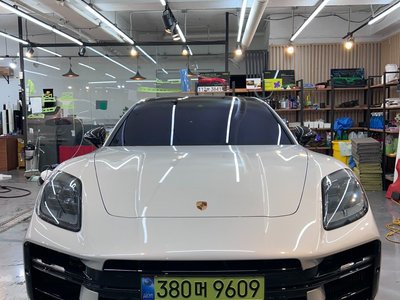 PORSCHE PANAMERA - 4