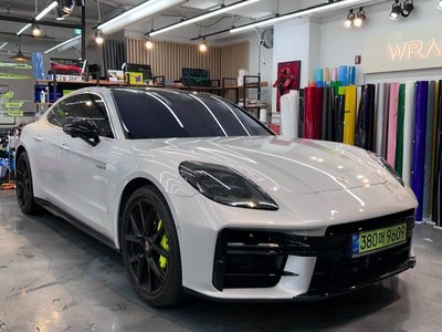 PORSCHE PANAMERA - 1