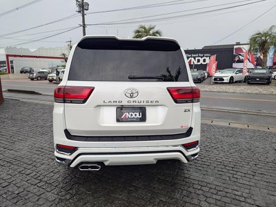 TOYOTA LAND CRUISER - 7