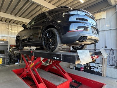 صورة 2 لـ 2021 Porsche CAYENNE