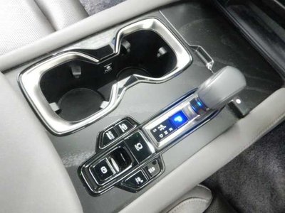 صورة 9 لـ 2024 Lexus RX