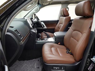 TOYOTA LAND CRUISER 200 - 8