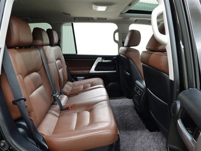 TOYOTA LAND CRUISER 200 - 9