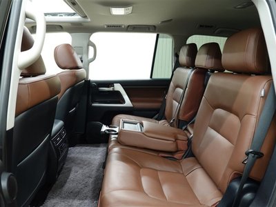 TOYOTA LAND CRUISER 200 - 10