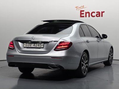 MERCEDES-BENZ E-CLASS - 4