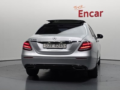 MERCEDES-BENZ E-CLASS - 3