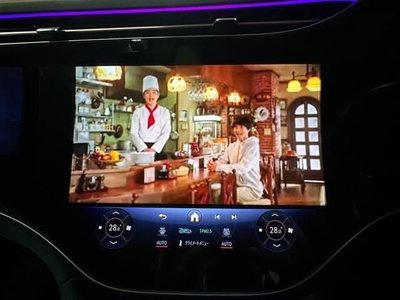 MERCEDES-BENZ EQE - 8