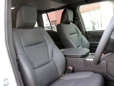 TOYOTA LAND CRUISER 250 - 7