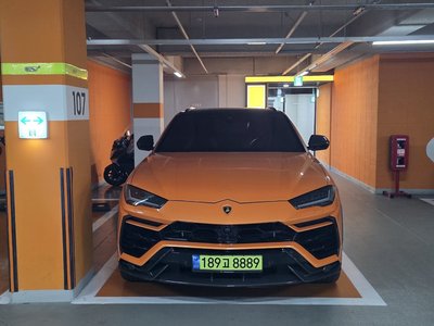 LAMBORGHINI URUS - 2