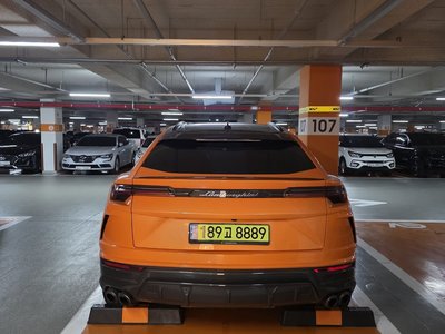LAMBORGHINI URUS - 3