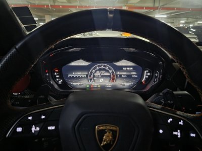 LAMBORGHINI URUS - 7