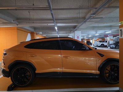 LAMBORGHINI URUS - 5