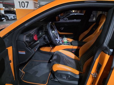 LAMBORGHINI URUS - 9