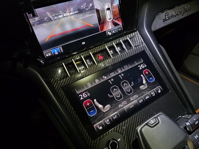 LAMBORGHINI URUS - 4