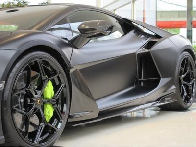 صورة 4 لـ 2025 Lamborghini REVUELTO