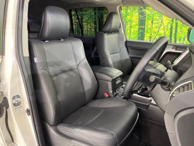 TOYOTA LAND CRUISER PRADO - 8