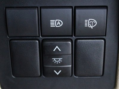 TOYOTA LAND CRUISER PRADO - 8