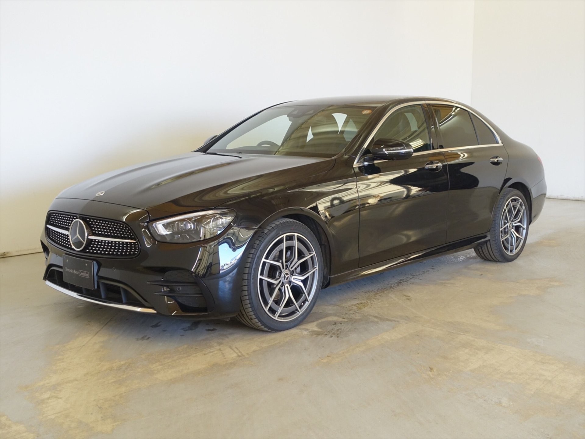 MERCEDES-BENZ E-CLASS - View 1