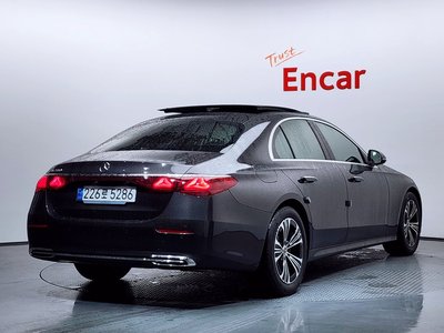 MERCEDES-BENZ E-CLASS - 4