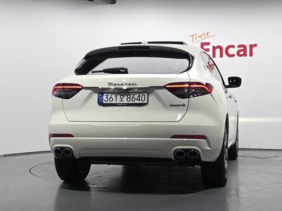 2022 Maserati LEVANTE — фото 3