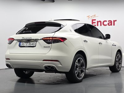 2022 Maserati LEVANTE — фото 4