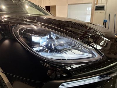 2023 Porsche MACAN thumbnail 34