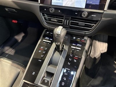 2023 Porsche MACAN thumbnail 31