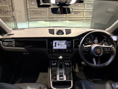 2023 Porsche MACAN thumbnail 42