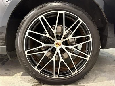 2023 Porsche MACAN thumbnail 40