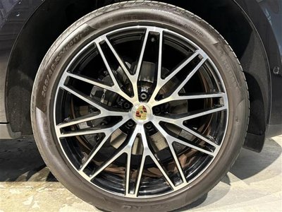 2023 Porsche MACAN thumbnail 38