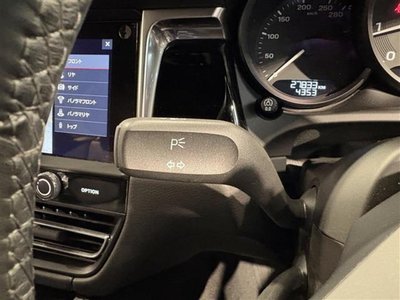 2023 Porsche MACAN thumbnail 22