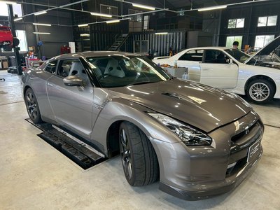 NISSAN GT-R - 2