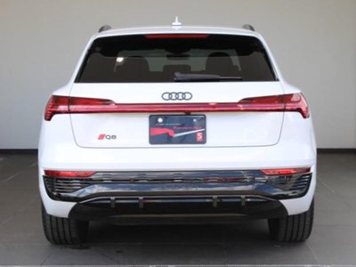 صورة 10 لـ 2025 AUDI Q8 E-TRON